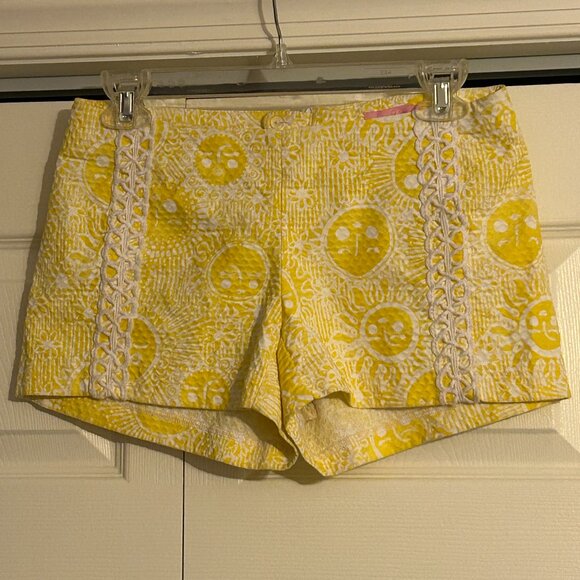 LILLY PULITZER Sz 00 Yellow and White Sun Pattern Shorts - Picture 1 of 8